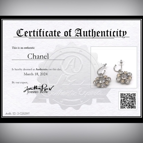 SOLD 🏆CHANEL Rhinestone Floral Drop Earrings 💎 💃With COA (EUC) - Picture 9 of 9